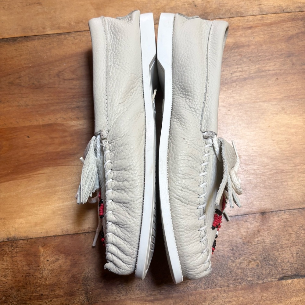 VTG Minnetonka Thunderbird Beaded Moccasins Womens 9.5 White Pebble Leather 171 - Picture 4 of 12